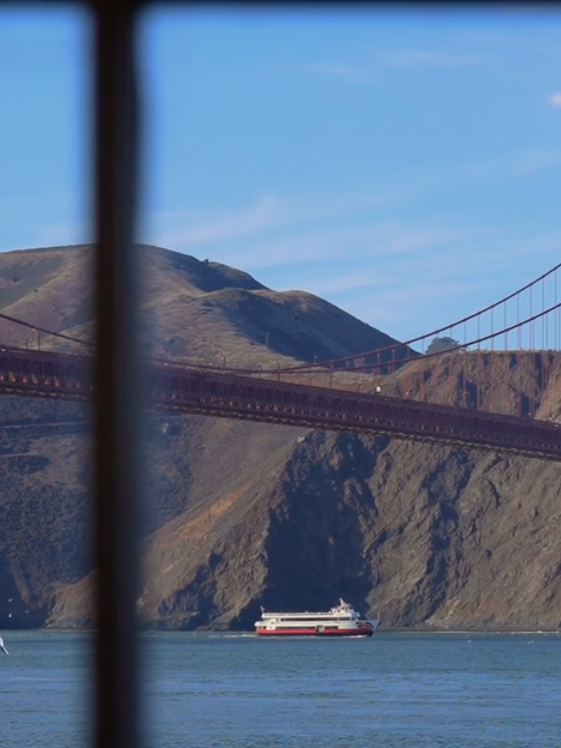 San Francisco | Immersed in the dusk and romantic dream ~ Two days in San Francisco Slow down and feel the city slowly Went to the movie scene I like Met old friends I haven't seen for many years Encountered a rare good weather Sitting on the beach in a daze Saw wild geese flying in a V-shaped formation Also saw the romantic Golden Gate Bridge at dusk🌉 Sometimes traveling does not require a special forces-style check-in But slow down to feel and integrate into the city Maybe, you will get a different view~ #europa  ﻿#Travelwithoutcheck-in ﻿ ﻿#Californiatravel ﻿ ﻿#USA 