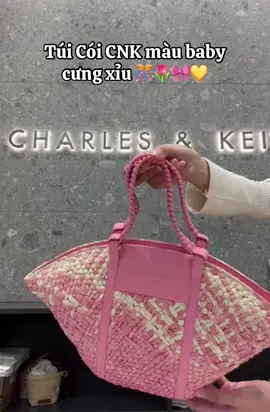 Gu hồng đâu rồi ạ baby thiệc chớ, sắm đi biển thui nè #charlesandkeith #authentic 