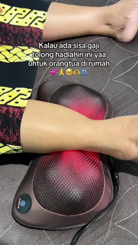 Hadiahkan alat terapi pijat elektrik ini untuk orangtua dirumah karna bisa mengurangi rasa capeknya 🥹🫶 #fypシ゚ #bantalpijat #bantalpijatelektrik #bantalpijatportable #bantalpijatviral #bantalpijat8bola #bantalpijit #ebroy 