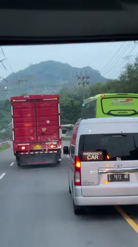 🚐: adek jangan ditinggal bangggg #premio #foryou #dragrace #goesbali #situbondorace #panturace #haicepremio #pelabuhanketapangbanyuwangi #buspariwisata 