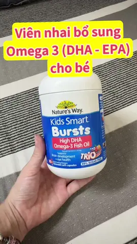 🧠 Nature’s Way Kids Smart Bursts – Dinh dưỡng thông minh cho trí tuệ vượt trội! 💊 Omega-3 Fish Oil – DHA cao 511.53mg hỗ trợ: ✨ Phát triển trí não 👀 Tăng cường thị lực 🍇 Hương vị trái cây TRIO thơm ngon (nho – cam – dâu) ✅ Viên nang mềm, dễ nhai ❌ 99% KHÔNG ĐƯỜNG – An toàn cho bé 🎯 Phù hợp cho trẻ đang trong giai đoạn học hỏi, phát triển toàn diện! 📦 Hộp lớn 180 viên – Tiết kiệm, tiện lợi! 👉 Mẹ thông thái chọn Kids Smart, bé thông minh mỗi ngày!