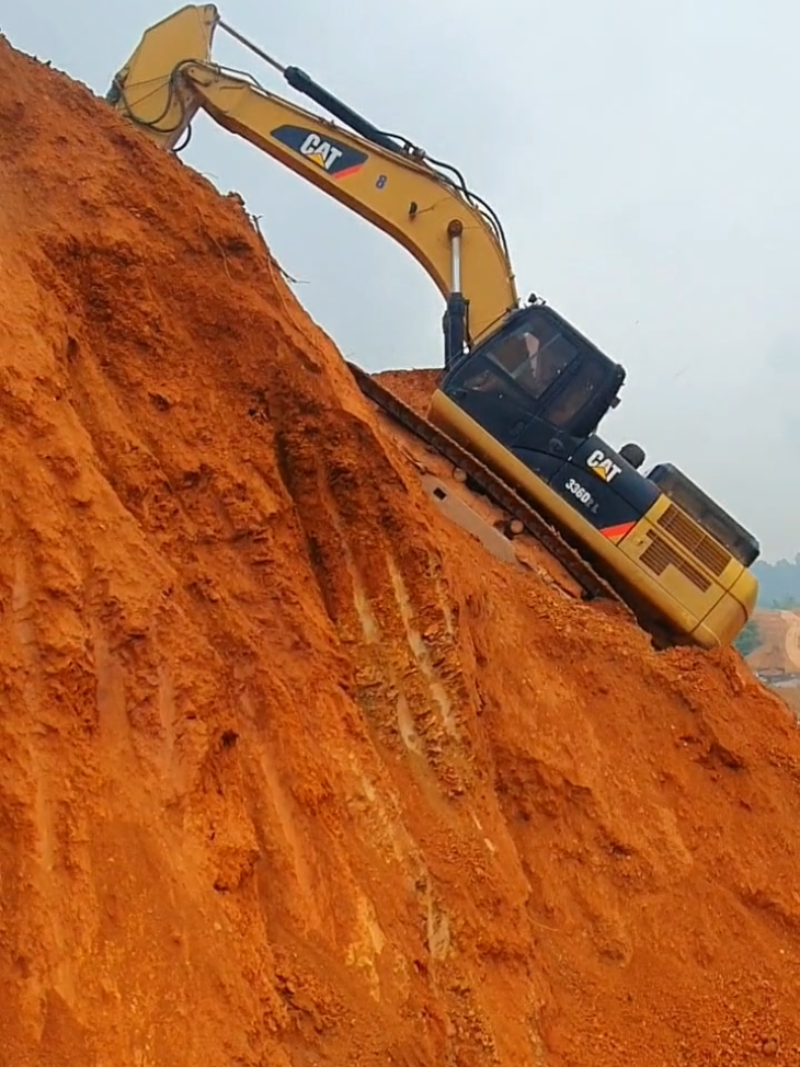 Kobelco , Doosan khi nhìn thấy Cat thì cũng chỉ là cái tên thôi. khỏe thiệt chứ...🥰 #xh #ecavator  #nghenghiepcuatoi #fyp #kobelco #doosan #Cat #kobelco_sk380 #mayxuc #nghetaixe 