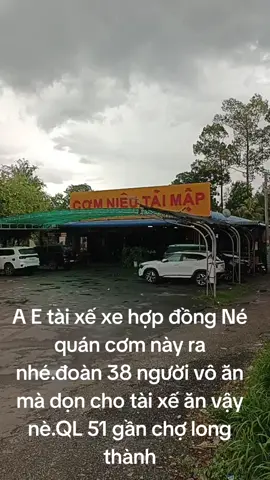 A E chạy xe hợp đồng né quán cơm này ra nhé.