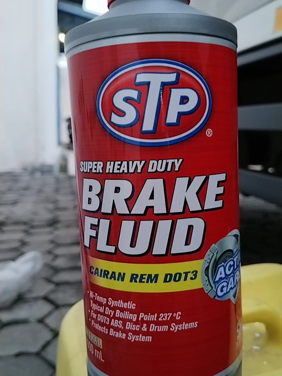 minyak rem dot3 1ltr warna merah untuk mobil dan motor #stp #stpbrakefluid #stpbrakefluiddo4 #promomakangajian 