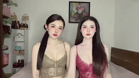 Vậy là cô ta...