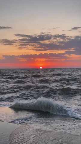 aku mau kita seperti dulu.. #FYP#FYPIndonesia #PerahuKertas#Senja #SunsetBeach   #EstetikVideo#LaguGalau #BikinBaper#PantaiSenja   #VideoEstetik#VibesGalau #SunsetLovers#LaguIndie   #MaudyAyunda #PerahuKertasCover #RinduTanpaArah   #SakitTapiRindu#TikTokEstetik