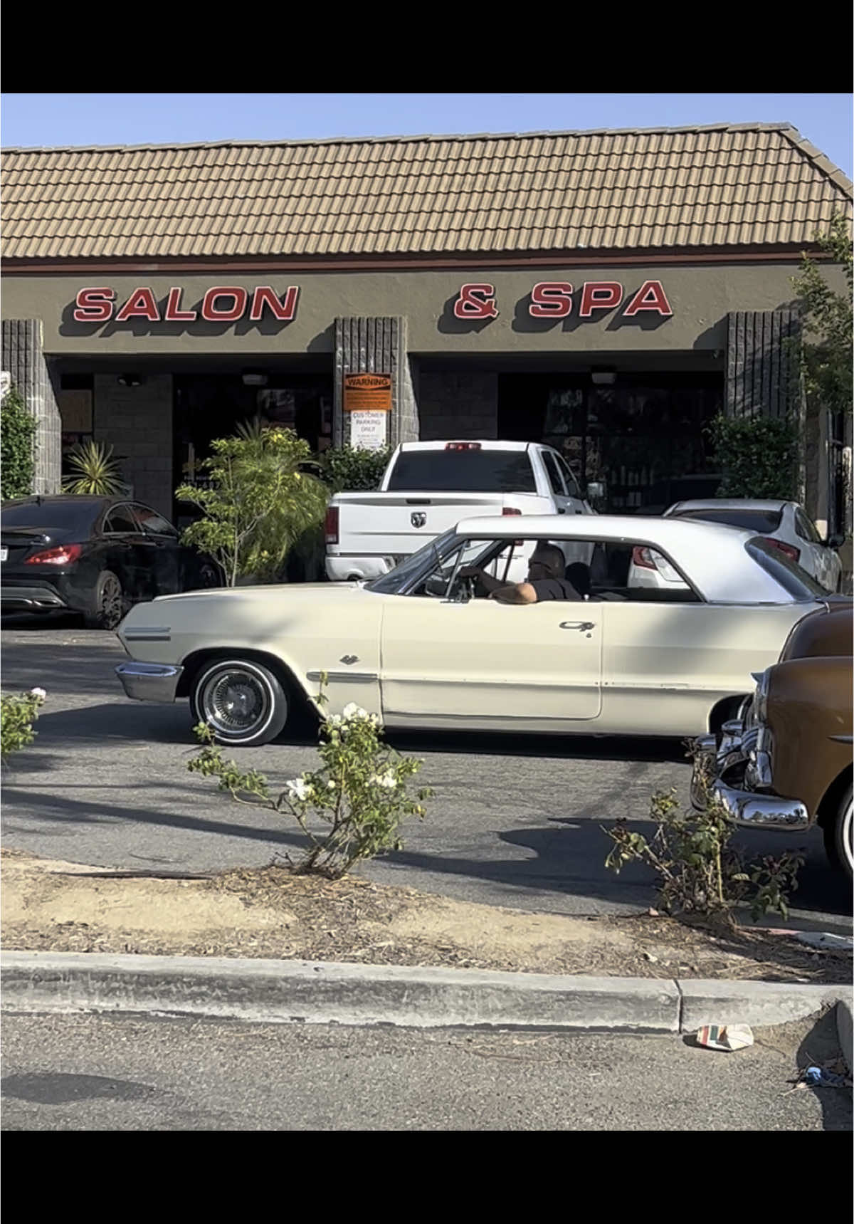 #mousie53 #inlandempirecruisenites #lowridertiktok #fypシ゚ #carshowscene #lowridercultureandlifestyle #cruisingisnotacrime #lownslow #lowrider #lowrideraddicts 