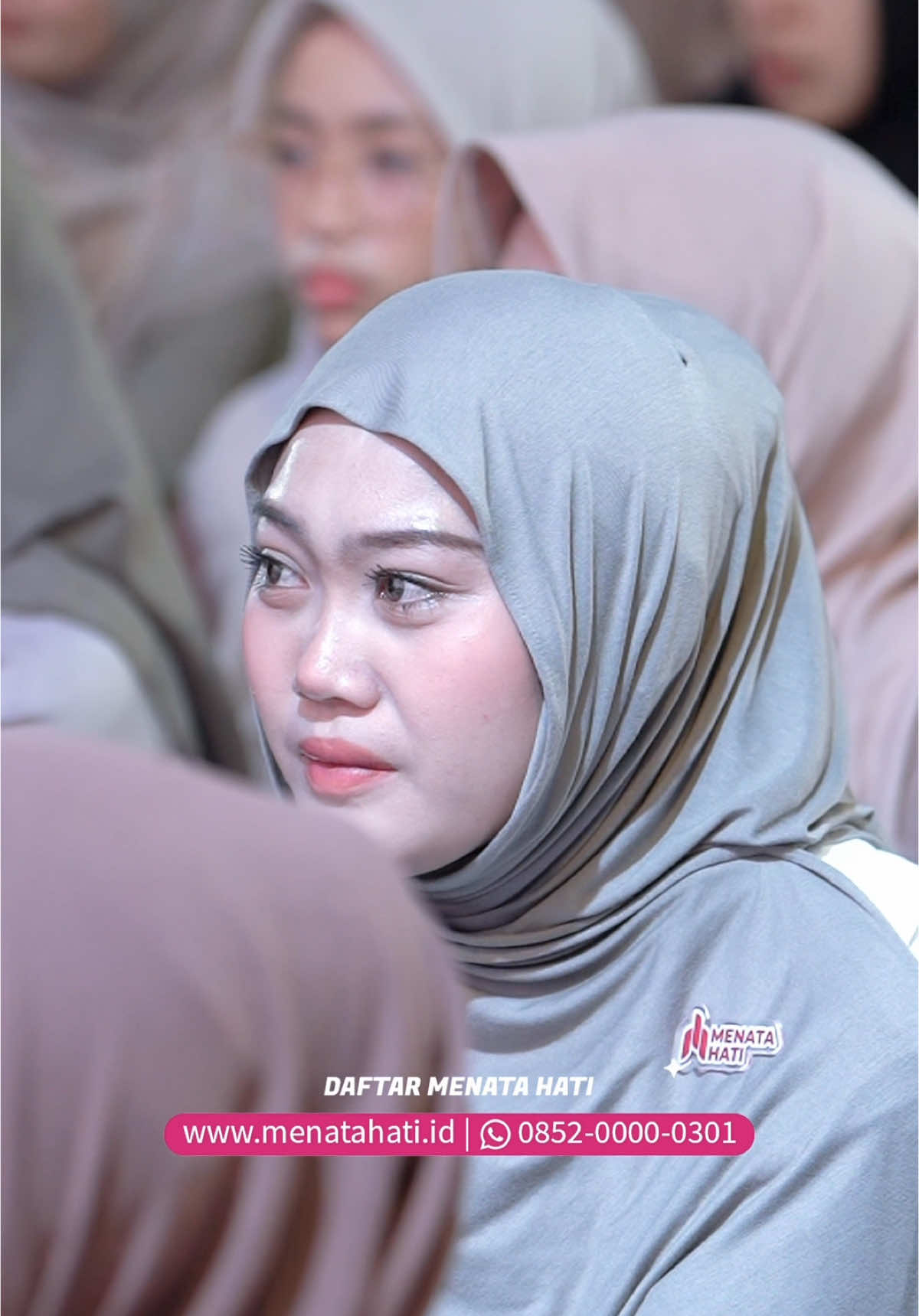 Ada yang lagi di posisi ini juga? 👀 Bukan lagi kebahagian setiap waktu yang diminta, tapi tentang hati yang tenang untuk menjalani takdirnya Allah🥹 Yuk, tenangkan hati kamu di Menata Hati✨ ___________________________ JADWAL EVENT MENATA HATI SELANJUTNYA : Lampung = 29 Juni Jogja = 06 Juli Malang = 13 Juli Umroh Menata Hati = 18 Oktober Daftar yuk!  Klik link di bio yaaa😉 #menatahati #ahilmanfauzi #ustadzhilmanfauzi #menatahatibandung #menatahatibekasi #menatahatibogor #menatahatikarawang #menatahatisemarang #menatahatijakarta #menatahaticirebon #bandung #bekasi #bogor #karawang #jakarta #semarang #malang #Jogja #garut 