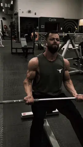 Squeeeeeze!!! #GrindMode #gym #fit #gymmotivation #MotivationNation #bodybuilding #physique #GymLife 