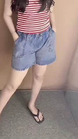 Celana pendek jeans wanita hotpants #celanapendekwanita #celanawanita #hotpants #celanajeans #bawahanwanita #celanapendek 