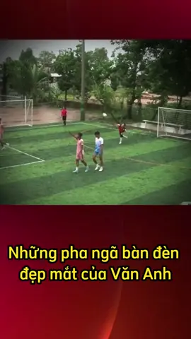Những pha ngã bàn đèn cực đỉnh của Văn Anh #bongda #bongdaphui #highlight #vananh #fyp #xuhuong