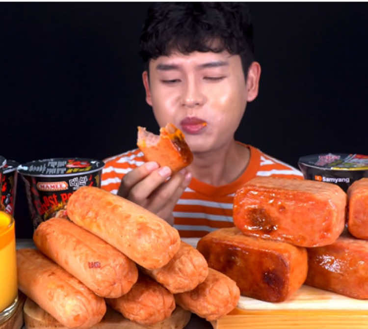 Ghost Pepper With Whole Spam Grilled MukBang! #asmr #asmrvideo #mukbang #bonggil #mukbangbonggil #asmrsegments #food #asmrfood #foodblogger #koreanfood #foodchallenge #eatwithbonggil #tiktokfood #foodvideo #foryou #fyp #foryoupage #fypシ゚viral #explore #yummy 