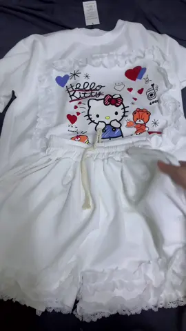 Sét bộ áo thun kèm gấu với quần đùi 🥰🥰🥰#sănseotiktokshop #flypシ #xuhuong 