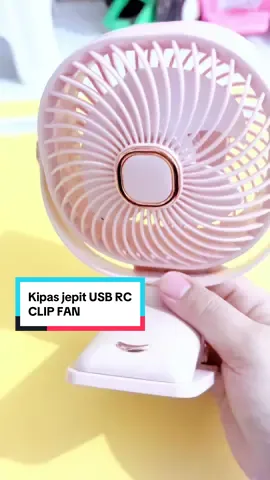 Kipas USB RC Clip fan bisa diletakkan diatas meja atau dijepit disudut meja,desainnya elegan dengan berbagai pilihan warna yang cantik #kipasanginportable #kipasusbrcclipfan #kipasanginjepitmini