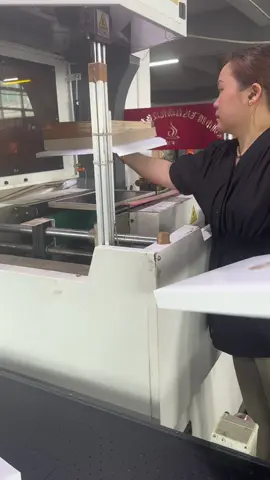 Customized production process of packaging box#paperbox #rigidbox #drawerbox #cardboardbox #hardbox #packaging #giftbox #luxurybox #viral #leatherbox #factorydirect 