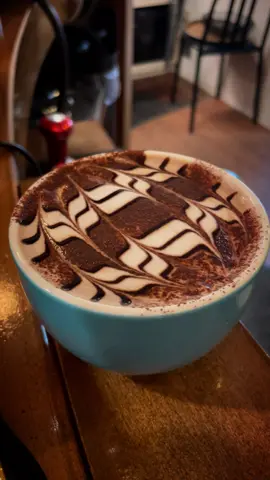 Drink Art 😚💕 #coffee #cafe #カフェ #コーヒー #カフェ巡り #chocolate #coffeelovers #baristatok #drinktok 