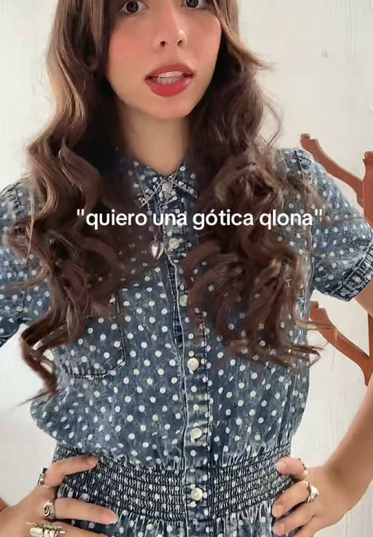 no hate a las góticas, las amo, guapas.  pero wey, ni siquiera quieren una gótica, quieren una e girl.  #fyp #goth #meangirls 