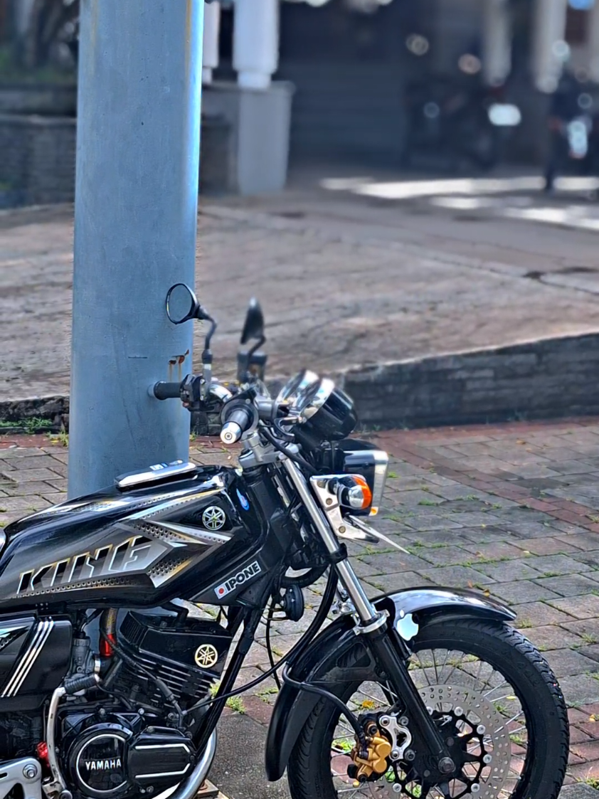 🤲😇 #rxkingstandartmodif #rxkinghitam #135cc #pesonaduatak #rxseries #rxking #twostroke #rxkingganteng #rxkingpakgurustyle #rxkingindonesia #duatakmenolakpunah #rxking135cc #rxkingdanakuli #rxkingnusantara #rxkingmodiftipitipis #rxkingring17 