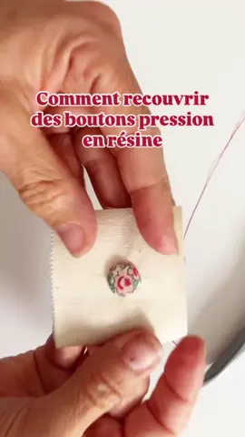 Et voilà! Plus de bouton pression en plastique de la bonne couleur  Recouvre-les avec du tissu (léger de préférence !!) tu aimes ? Partage la vidéo et enregistre la pour la retrouver plus tard  #pincekam #kamsnaps #boutonpression