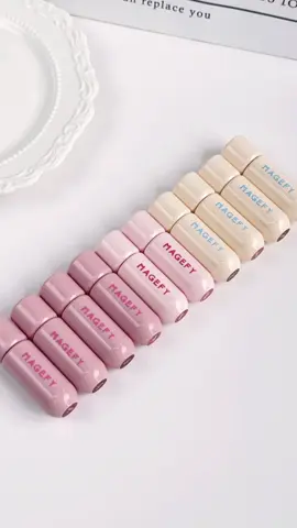 Không chỉ dừng lại ở Hydroglow Lip Tint, Magefy tiếp tục chinh phục trái tim phái đẹp với dòng son kem mới – Magefy Velvet Up Lip Cream. Chất son nhung mềm mịn, dễ tán, lướt nhẹ trên môi như tan chảy Lấp đầy rãnh môi, không lộ vân, cho đôi môi mịn màng hoàn hảo Lên màu chuẩn chỉ sau một lần thoa Magefy Velvet Up Lip Cream – Khi sắc son thời thượng kết hợp cùng chất son êm ái, cho bạn vẻ ngoài cuốn hút mọi lúc. #MAGEFY #MAGEFYMAKEUP #K-beauty