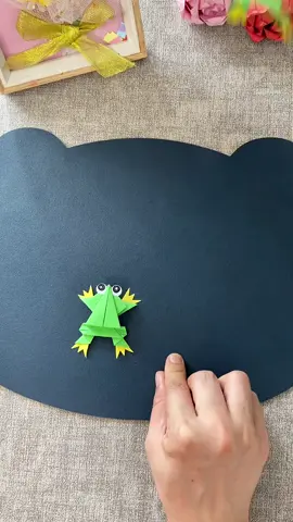 Do you remember how to fold the origami toy little frog when you were a child? Let's play with children on Children's Day!#ParentchildHandicraft #PreschoolHandicraft #HandmadePaperFolding 