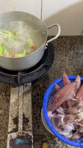 Luộc mực cho khách 🦑🦑🦑🦑