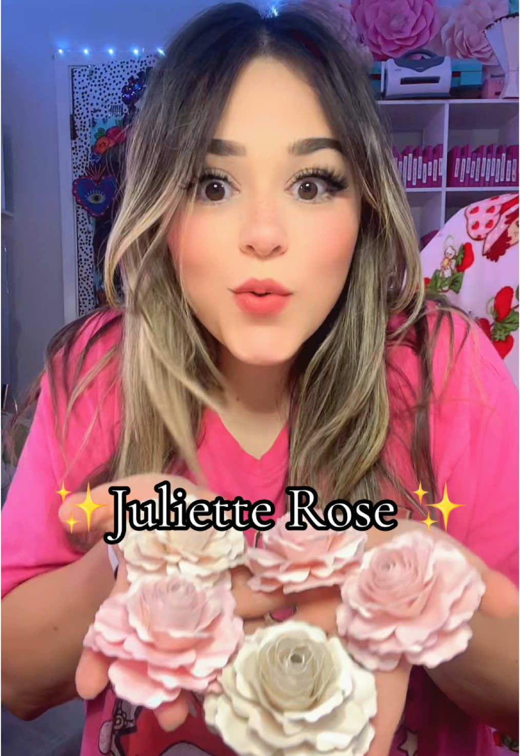 Our new Juliette rose ☺️ #mariatretodiy #bellasflowers03 #DIY #troqueles #rosas #fyp #fypシ #shadowbox #wallflowers #paperflowers #june