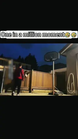 Basketball fail🤣#funnyvideos #foryourpage #fyp 