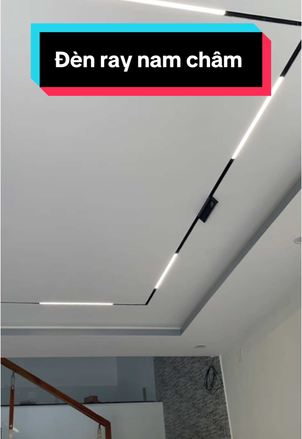 5 năm trước ray nam châm mới xuất hiện Bây giờ thì thành xu hướng rồi #titokxuhuong #viralvideo #đèn_chiếu_sáng #đèn_ray_nam_châm #ray_nam_châm_siêu_mỏng 