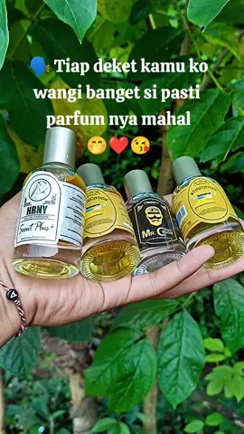 beli 1 dikirim 4 dong🤤#parfumviral#perfumwangi#perfumrecommendation#wangitahanlama#racuntiktok#tiktokshopindonesia 