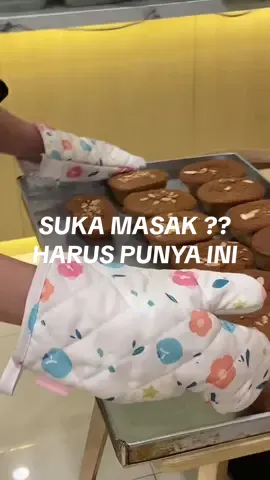 Tangan aman, kue selamat! 🧁🧤 Sarung tangan masak anti panas dari HAYYLIFE ini cocok banget buat aku yang suka baking 🍰 Motif bunganya juga gemesin banget~ bikin dapur makin estetik! 🌸✨ #HAYYLIFE #SarungTanganMasak #BakingTools #DapurEstetik #cookingwithstyle 