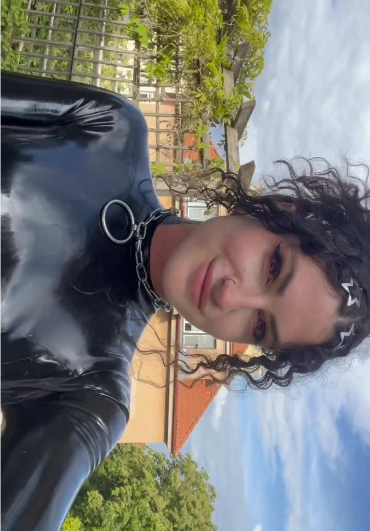 Latex Lyd appears 🖤
