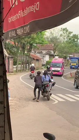 Sang raja sedang meratukan sang ratu 🫡