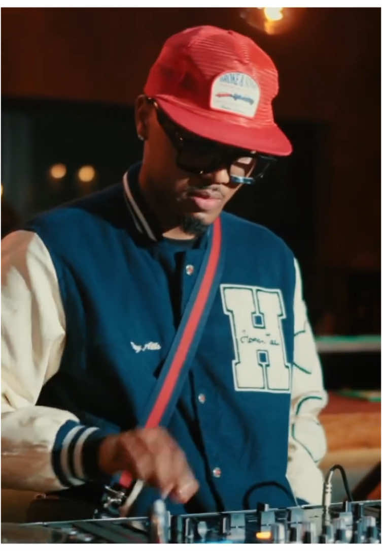 @ShaunStylist is on the 1s and 2s once again for a banging new Stylish Sessions mix. Check out episode 3 on his YouTube channel now. 🔥