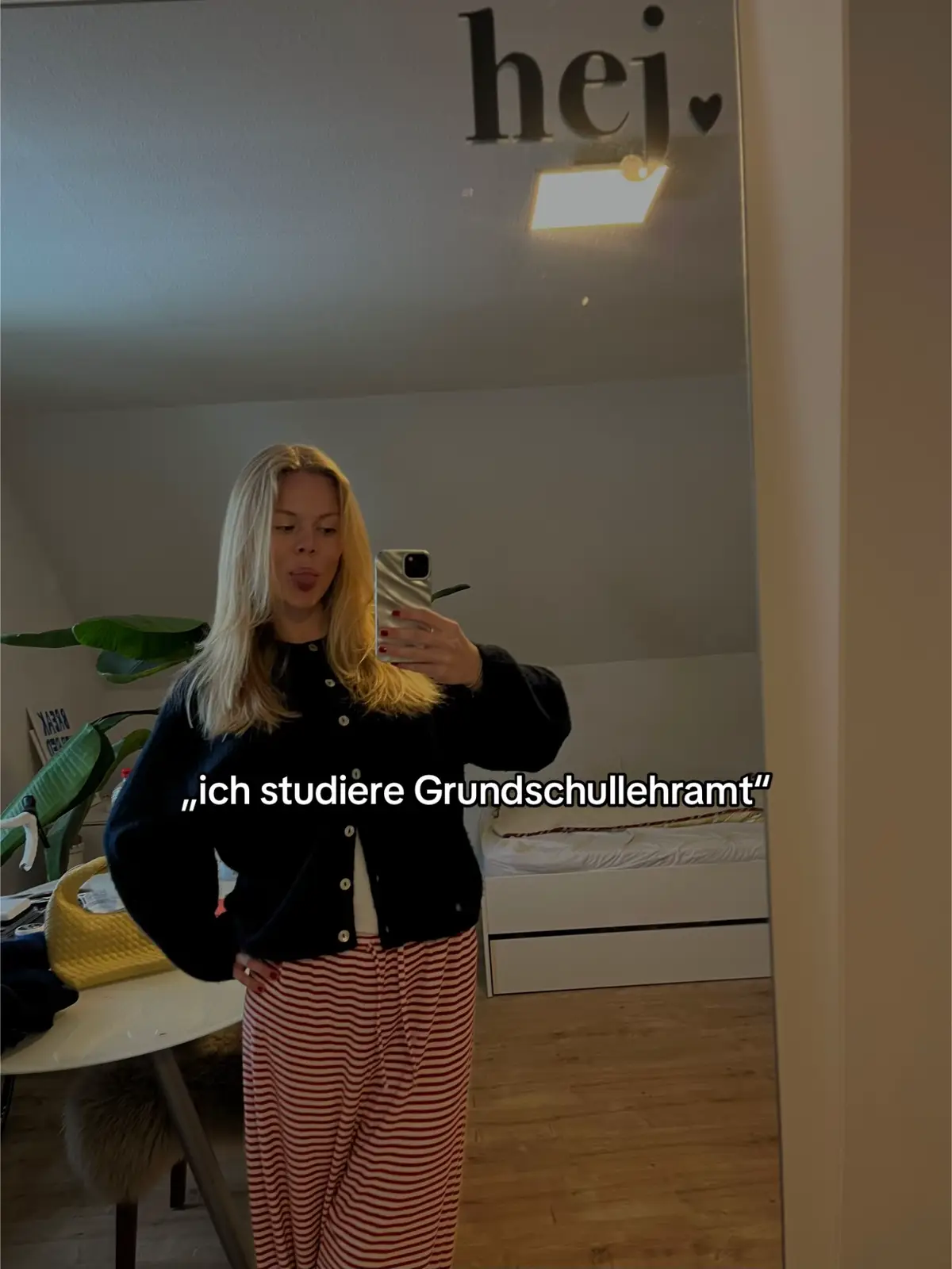 joa. 👩🏼‍🏫✨💌 #holyfckingairball #grundschullehramt #holyfrickingairball #becomeateacher #lehrerleben #teacher #trend #vorstellungvsrealität #airball #holyfck #holy #holytrend #trendy #liebstrotzdemhihi #something #inyourtwenties #fory #fyp 