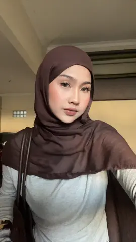 LInk bio no: •knit top no 215 •viscose modal no 216 •rok jeans no 217 •tas no 218