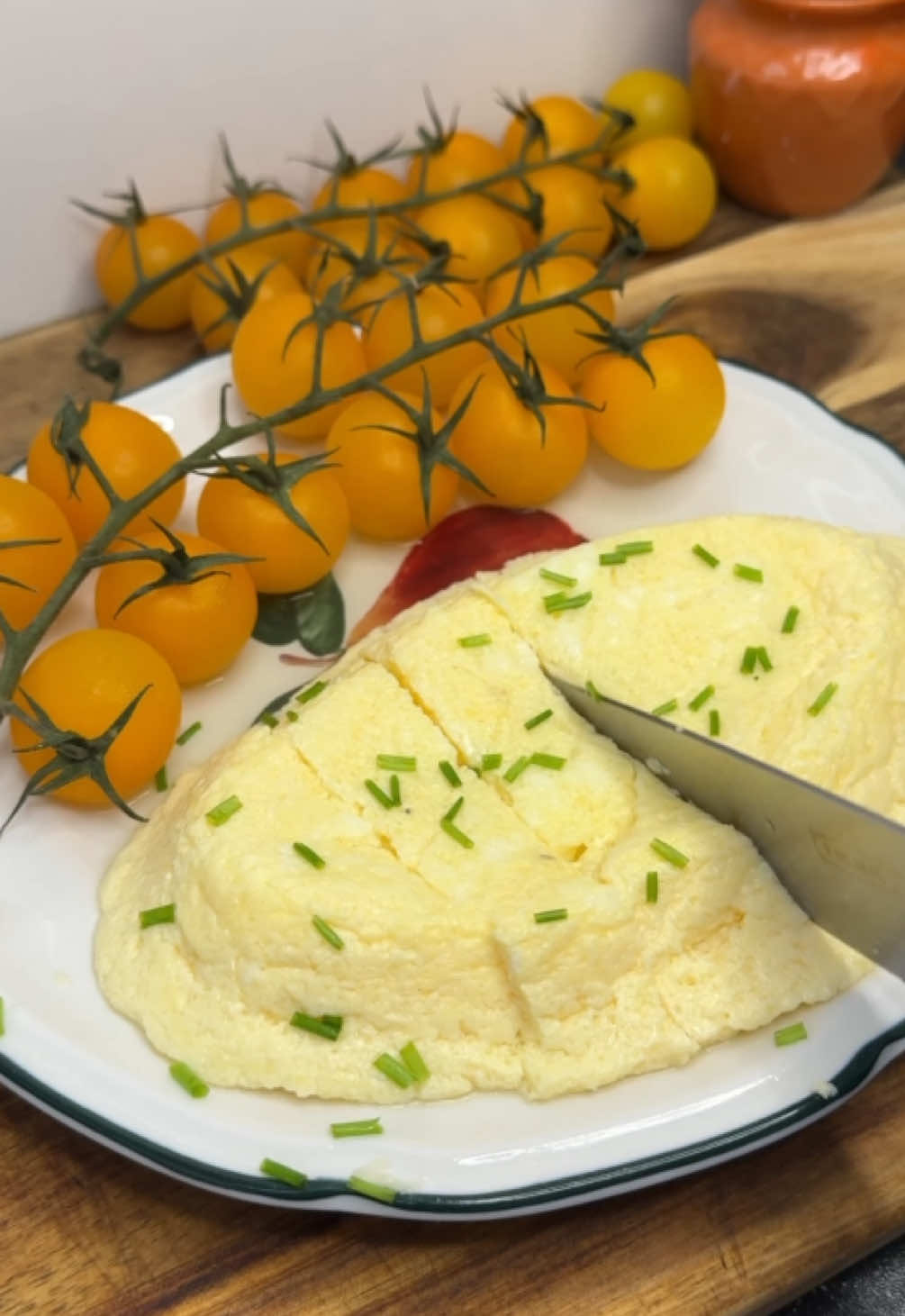 Omletă pufoasă și sănătoasă 🤤Ingrediente: -2 ouă -100 ml lapte -sare -cașcaval la dorință. Poftă bună 🤤#omleta #micdejun #retete #retetesimple #reteterapide #ideidemancare #yummyfood #oua #tiktokfood #FoodTok #romania #mancaresanatoasa 