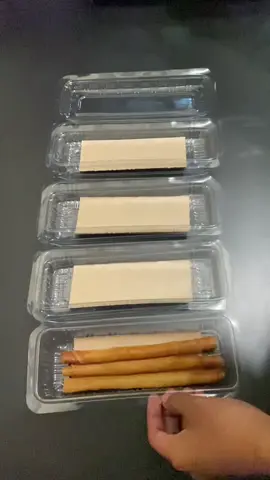 jangan lupa mampir warga surabaya buka jam 09.00-18.00😍 #kulinertiktok #kulinerhits #jajanan #jajananviral #jajananmurah #cheeseroll #fyp #foryoupage #4u #xybca #masukberandafyp 