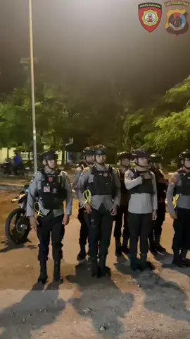 Sobat Humas Polri . . . Tim Patroli Perintis dari Direktorat Samapta Polda Nusa Tenggara Timur (NTT) Melaksanakan Patroli Malam di Kota Kupang Untuk menjaga situasi keamanan dan ketertiban masyarakat (kamtibmas), Tim Patroli Perintis Direktorat Samapta Polda NTT melaksanakan patroli malam hari di sejumlah titik rawan di wilayah Kota Kupang. Kegiatan ini bertujuan untuk mencegah tindak kriminalitas, memberikan rasa aman kepada masyarakat, serta memastikan kehadiran polisi di tengah-tengah warga. Dalam patroli tersebut, petugas melakukan pemantauan terhadap aktivitas masyarakat, memberikan imbauan kamtibmas, serta merespons cepat laporan dari warga. Patroli malam ini merupakan bagian dari upaya preventif dan rutin yang terus digencarkan oleh Polda NTT untuk menciptakan lingkungan yang aman dan kondusif, terutama di waktu-waktu rawan. #nttpride🏝🔥 #poldantt #humaspoldantt #polrihadiruntukmasyarakat #polripresisi #polisiinpiratif #hadirmelayanibukandilayani #fypシ゚viral🖤tiktok #kapoldantt #polrihadirintukmasyarakat #gerakcepatpolri #polisiprestasi #tolakpremanisme #polrilawanpremanisme #sabharapoldantt