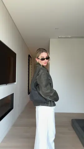 doesnt get much better than The Rolling Stones and a cute fit🤍✨ #getdressedwithme #OOTD #whitejeansoutfits #leatherjacketoutfit #winterfashion 