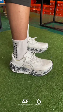 ⚡ Step into the wild. Hyperblast 2.1 – White/Camo edition. Lightweight mesh, fierce camo sole, and next-level comfort with Hyperblast tech. Built to dominate every stride. 🟢 Available now at Andalas de Futsal 📍 DM to order or visit us in-store!  #Hyperblast21 #RunningRevolution #AndalasDeFutsal #WhiteCamo #Ortuseight #RunWithStyle