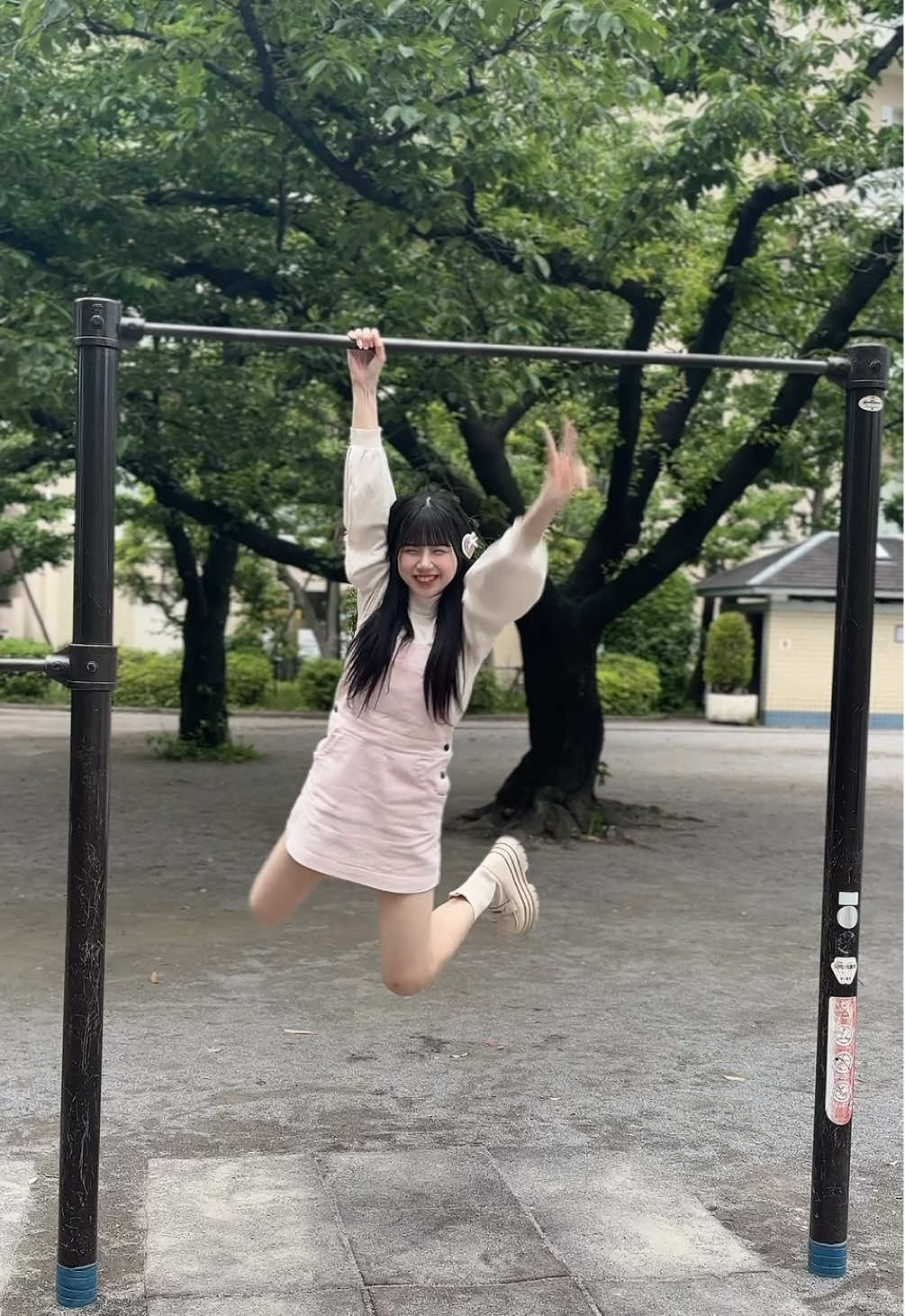 片手で懸垂はさすがに無理だった^_^