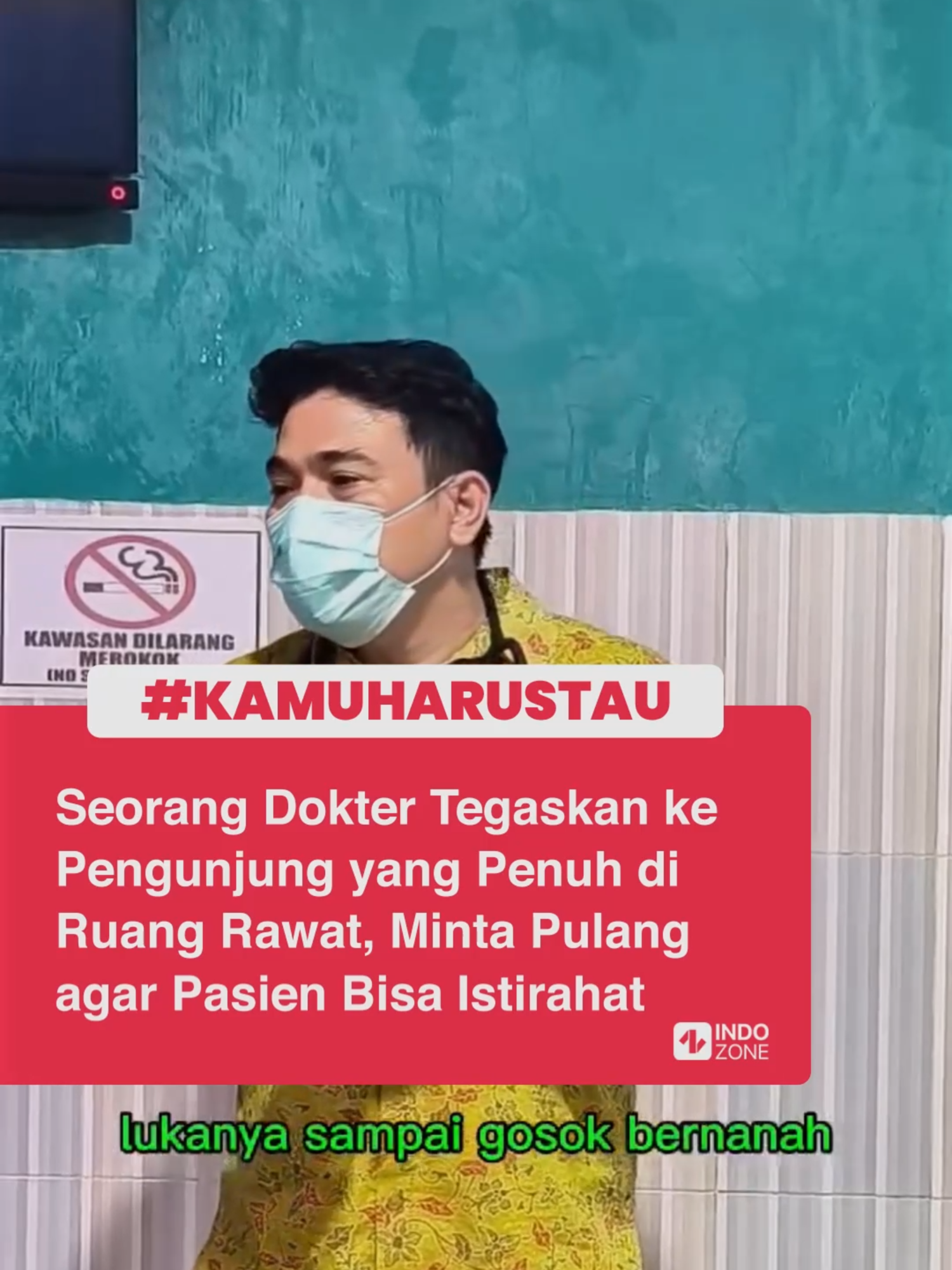 Seorang dokter dengan tegas memberikan pengertian kepada para pengunjung pasien yang terlihat ramai dalam 1 ruangan. Terdiri dari balita hingga orang dewasa, dokter tersebut langsung memberikan arahan untuk meninggalkan pasien agar bisa istirahat. Bukan tanpa alasan, kehadiran keluarga apalagi dalam jumlah banyak dan menyebabkan keributan, seringkali menuai masalah, juga pasien yang tak kunjung istirahat. Apalagi, pasien yang baru saja operasi, paling tidak membutuhkan istirahat hingga 16 jam untuk memulihkan kondisi tubuh. Video: Facebook/Doa Ibu Persada [Baca berita dan informasi menarik lainnya hanya di www.indozone.id]