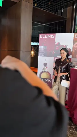 @ELEMIS has launched its newest variant of black cherry pro-collagen cleansing balm!🍒