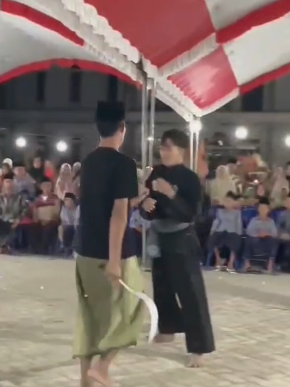 SOPAN SEPERTI JAWA  RAMAH SEPERTI SUNDA SENYUM SEPERTI PAPUA  NYALI TETAP MADURA  @faizurrohman__ #storypagarnusa #sampang #viral #martialarts #senibudaya #senimadura #pencaksilat #sampangmadura #fyp #vidioviral #fyppppppppppppppppppppppp #fypシ゚ #hiburan #pagarnusa86💚🔱 #madurachenel86 