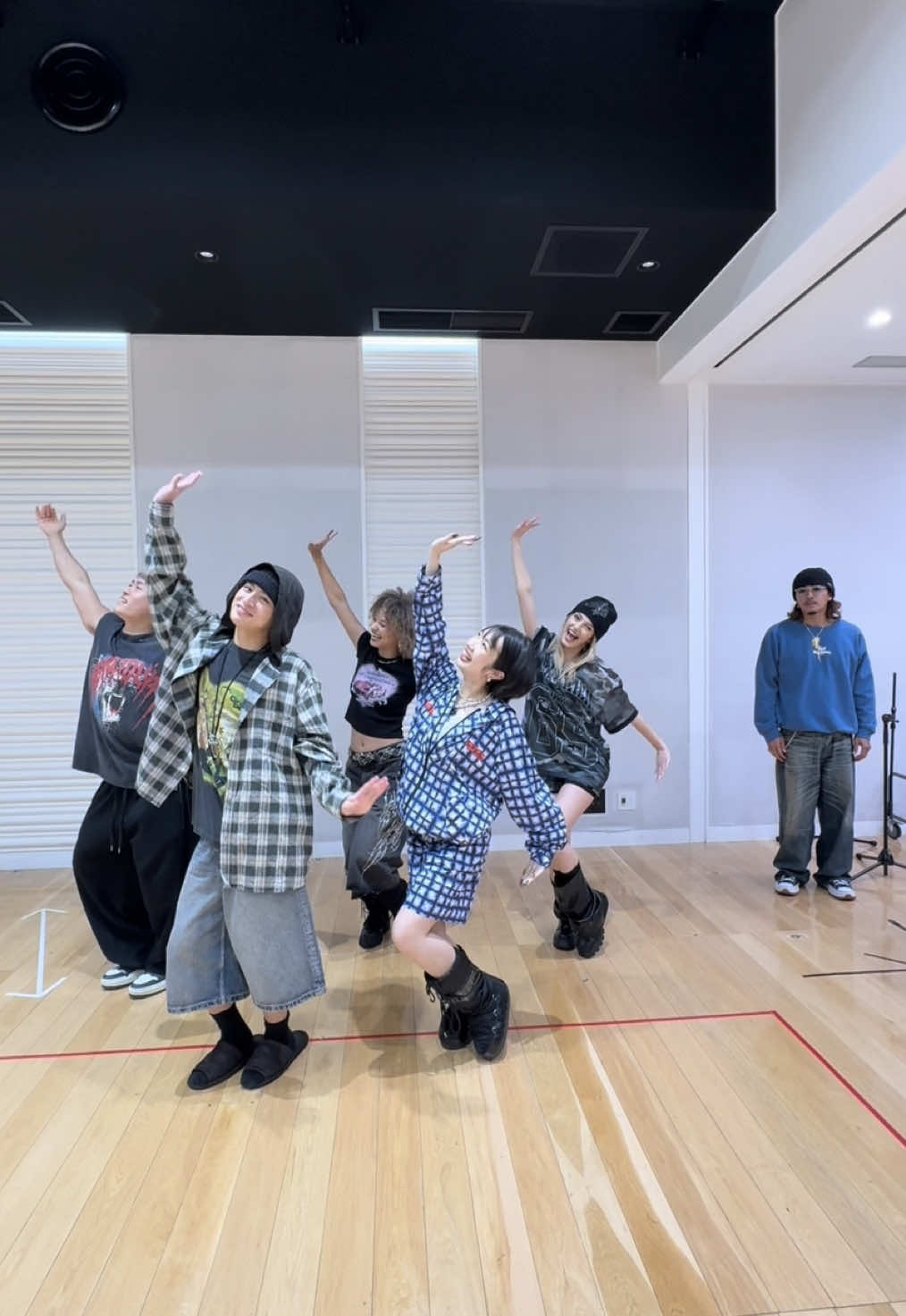 【#ギャルコレ #GALCHOREO #GYARUCHOREO 】 「MU-CHU」Gyaru Choreo with @GENERATIONS_official 💋 Dance class with GENERATIONS 🤣🙏 Thank you so much⚡️🙏 GENERATIONSさんとダンスレッスン⁉️ Wearing @SUPPLIER @SUPPLIER PRIVATE STORE , thank you so much @Ayachoww 🙏🫶 皆さんのギャルコレ動画お待ちしています💋 #SWEETREVENGE #スイリベ #SWR #LDH #MUCHU #MU_CHU #SWR_MU_CHU #GALDANCE #dance #MacotoChoreography #GENERATIONS #GENE #白濱亜嵐 #中務裕太 #数原龍友 #newmusic #fyp