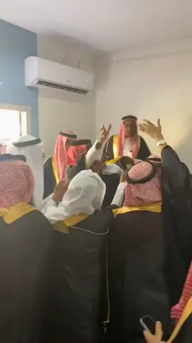 حتى في التخرج عالي عالي يا الاتحاد 🎓💛#curvagold #الاتحاد #Jeddah @نادي الاتحاد | Al-Ittihad FC 