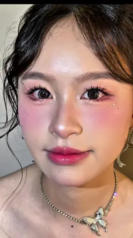 Tone hồng cho em bé đi dự prom của trường nè 🤭 #kelthymakeup #BeautyTok #makeup #foryou #beauty #makekyyeu #prom #makeupdepdalat 