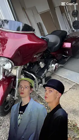 My vibe every time it rolls out of the garage #fyp #harleydavidson #streetglide #croon #plugwalk #capcut #viral #nc 