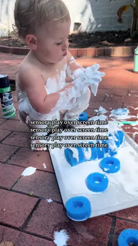 It is SO important to introduce different textures and smells to babies as they start to develop an understanding of the world around them and how they interpret different materials. . Sensory play plays an important role in the development of motor skills, cognitive skills, social and emotional engagement, problem-solving and more!  . It does not have to be complicated😀 Follow me for more ideas!  . #sensoryplayideas #sensoryplay #sensory #sensoryplayideas #sensoryactivities #montessori #toddlersoftiktok #toddleractivities #activitiesforkids #fy #fyp #fypシ #screenfreeplay 